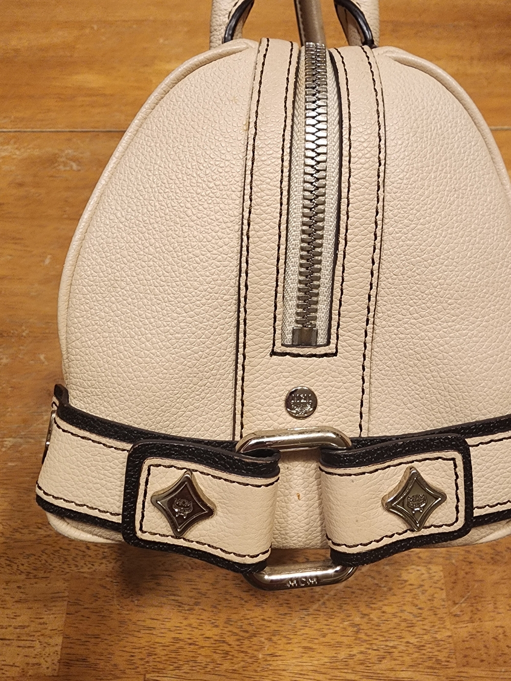MCM cream leather Boston satchel featuring silver-toned hardware - Picture 6 of 16